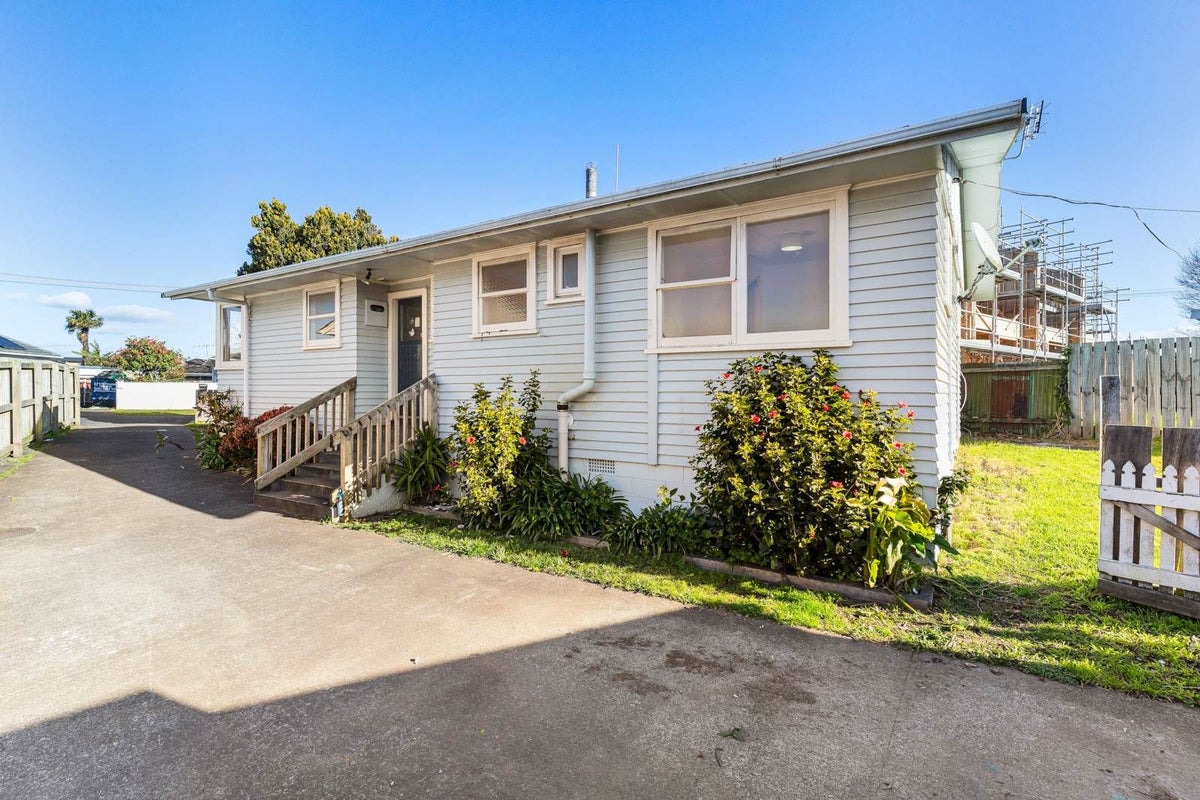 11 Evelyn Street, Papatoetoe, Manukau City, Auckland - Carousel 1
