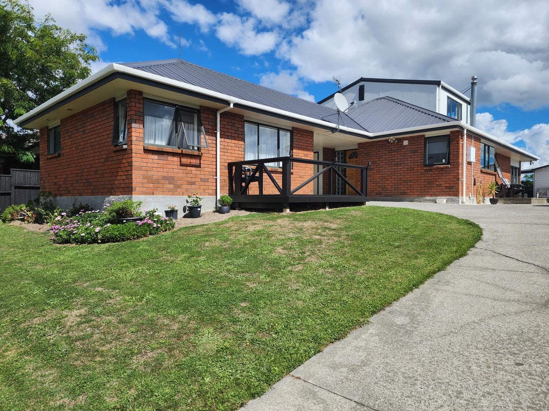 29 Greenwood Place, Fitzherbert, Palmerston North - Carousel 1