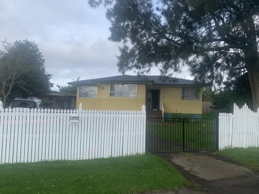 28 Zelda Avenue, Clover Park, Auckland - Carousel 1