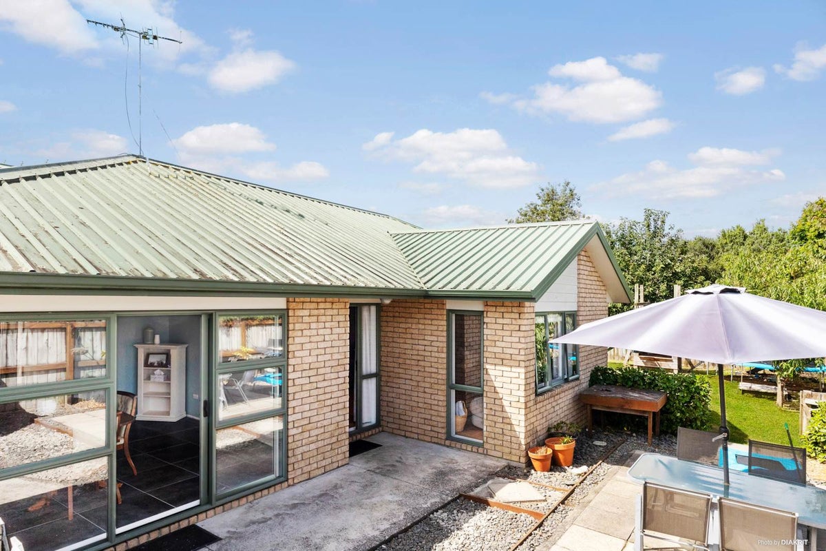 11 Kimshee Way, Tuakau, Tuakau - Carousel 1