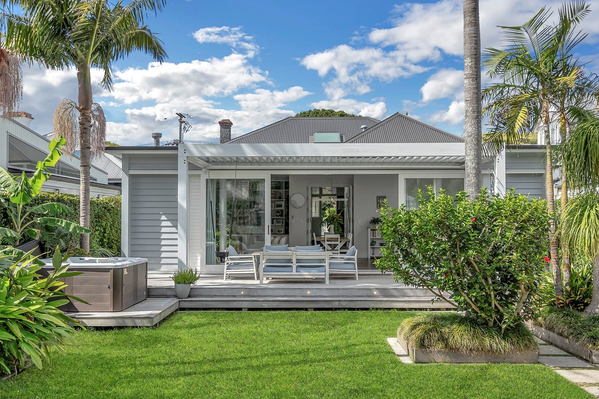 23 Cheltenham Road, Devonport, Auckland - Carousel 1