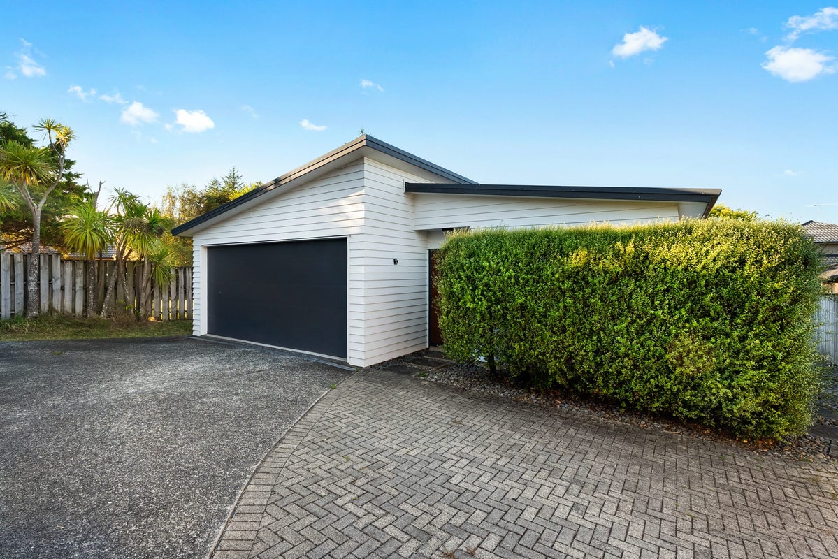 8A Elcoat Avenue, Henderson, Auckland - Carousel 1