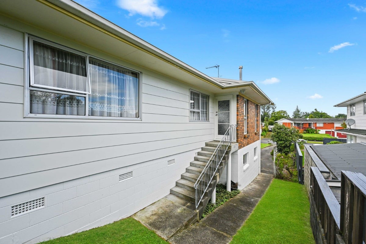 15 Ranui Street, Dinsdale, Hamilton - Carousel 18