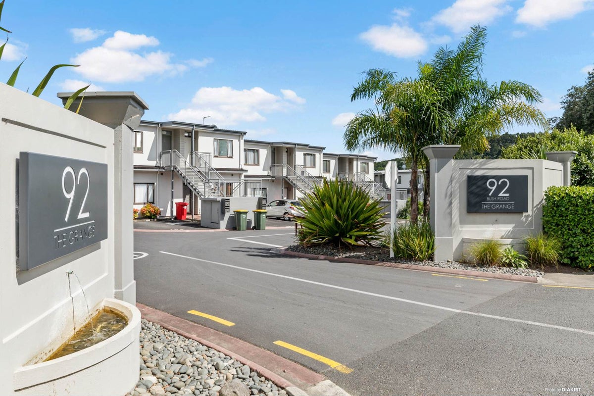 42/92 Bush Road, Albany, Auckland - Carousel 1