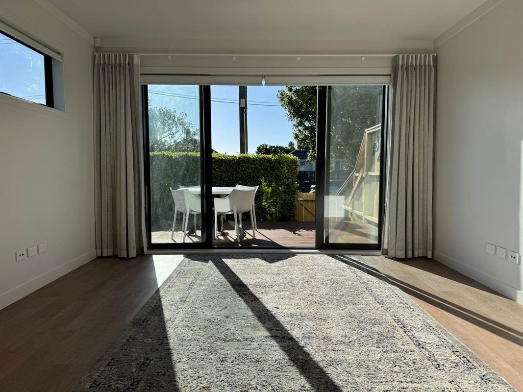 29 Kawiti Avenue, Point England, Auckland - Carousel 2