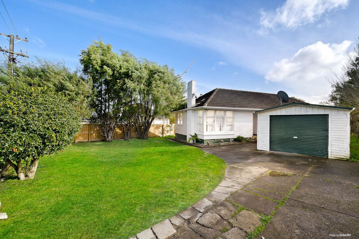 6 Ellen Street, Manurewa East, Auckland - Carousel 1
