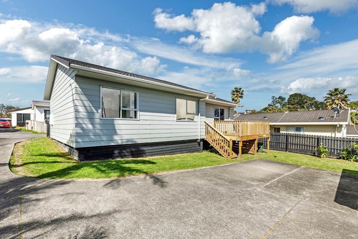 1/24 Caribbean Drive, Unsworth Heights, Auckland - Carousel 17