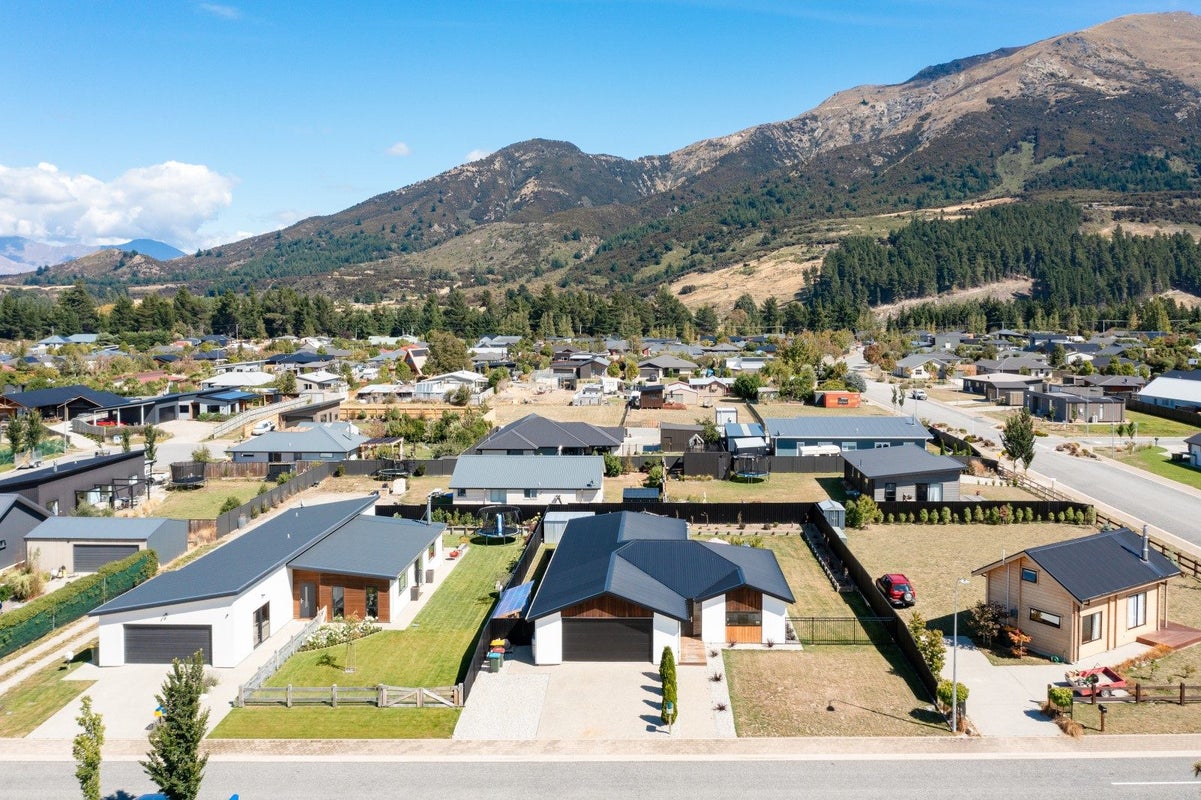 4 Pennycook Place, Lake Hawea - Carousel 18