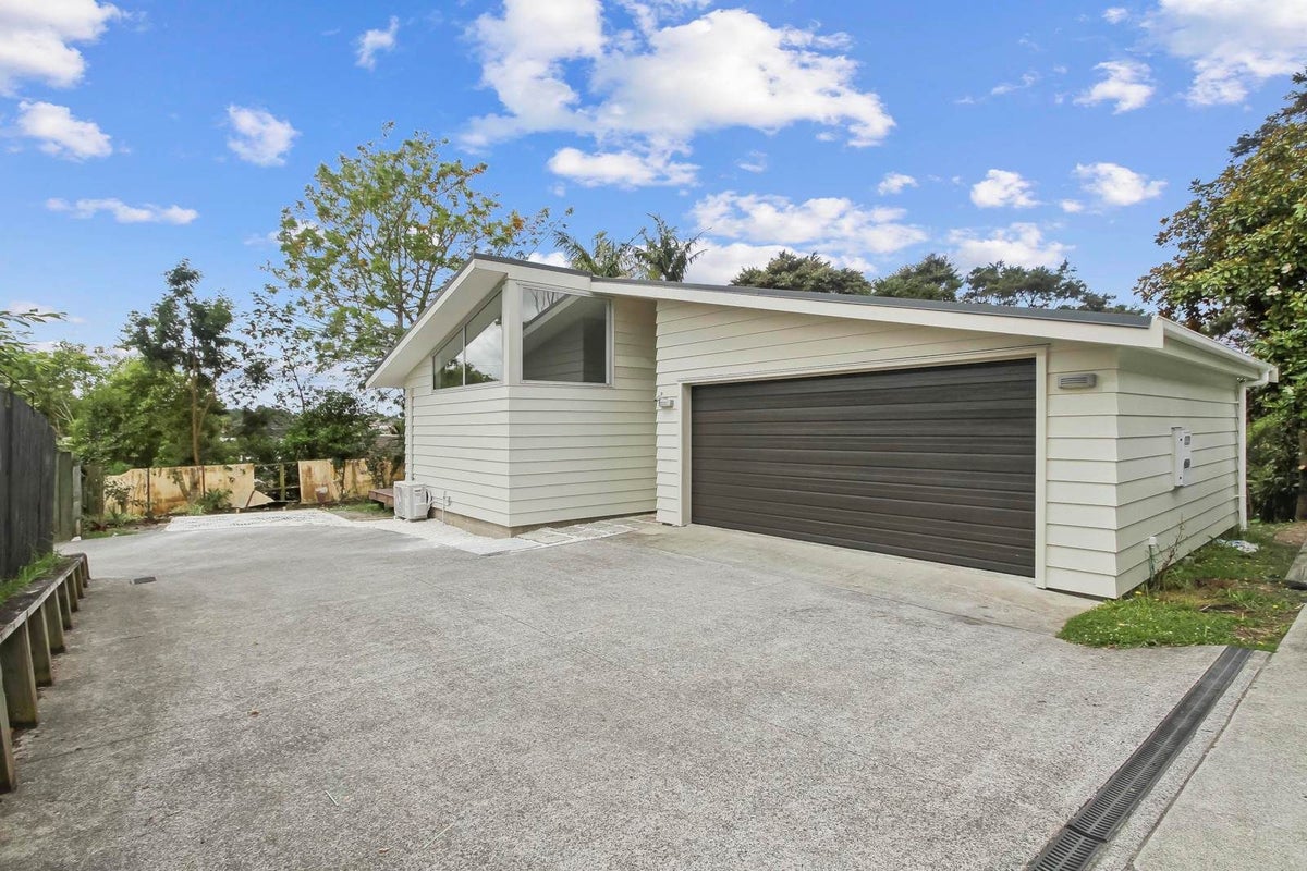56A Reynella Drive, Massey, Auckland - Carousel 1