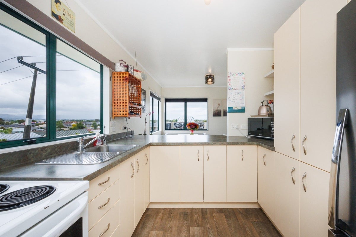 23 Lydia Place, Kelvin Grove, Palmerston North - Carousel 2