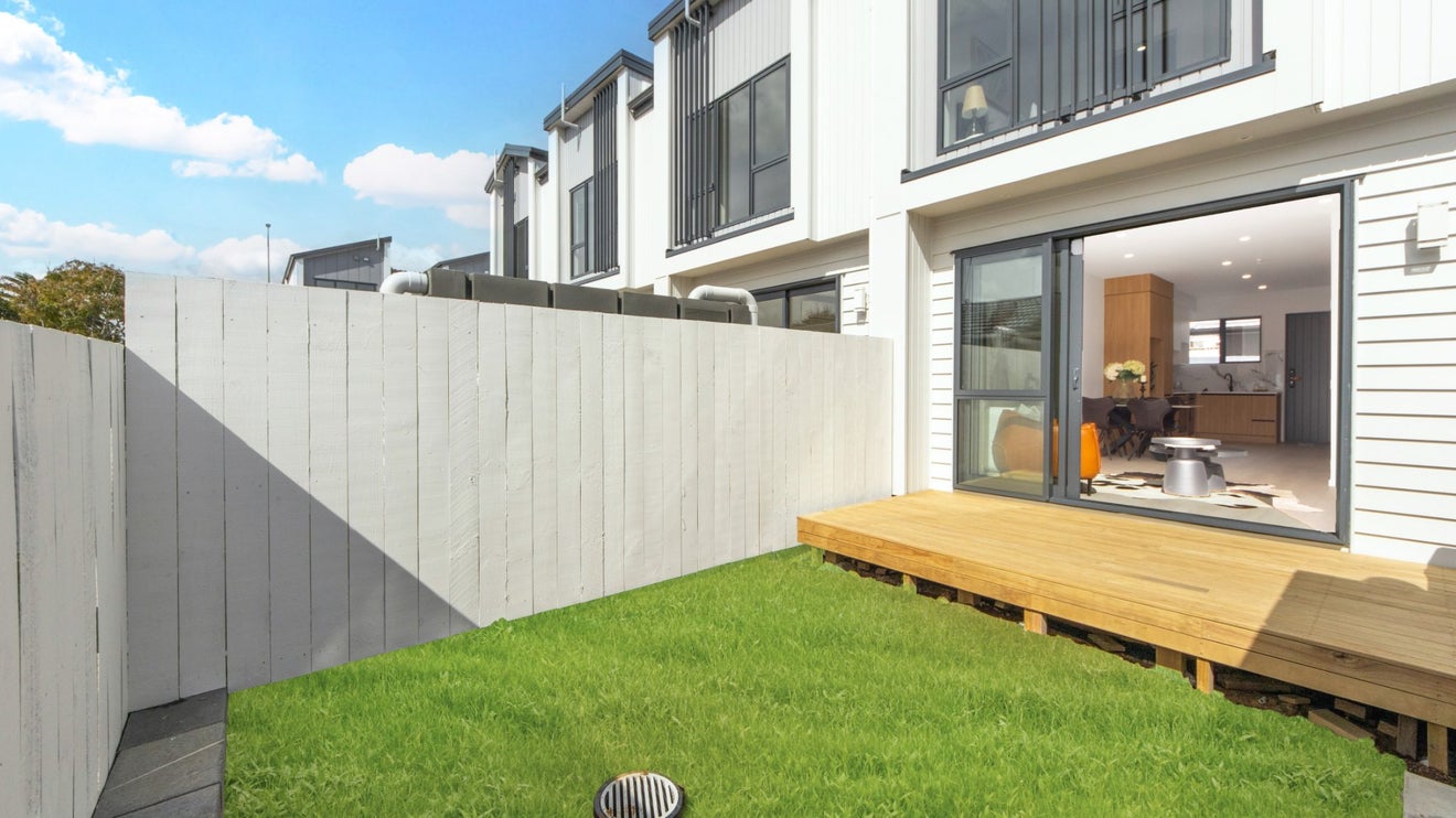 5/234 Te Atatu Road, Te Atatu South, Auckland - Carousel 1