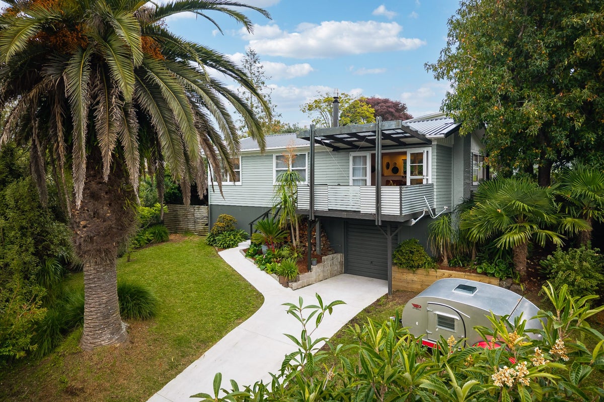 16 McPhail Street, Birkdale, Auckland - Carousel 2