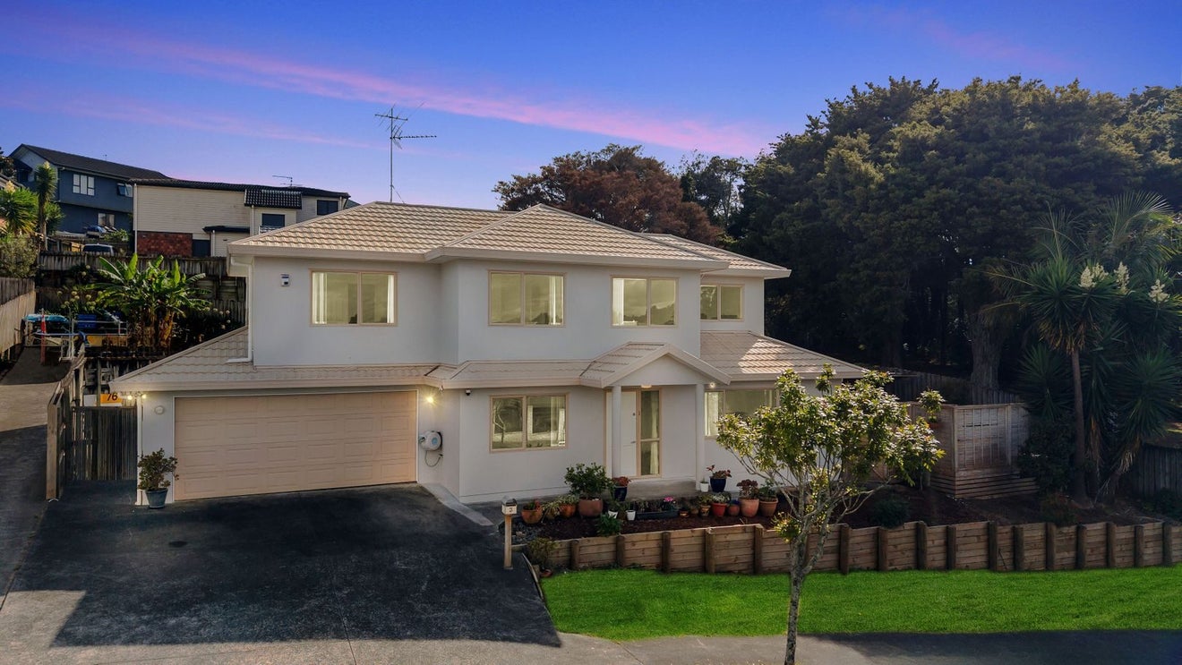 3 Fairchild Avenue, Goodwood Heights, Auckland - Carousel 1