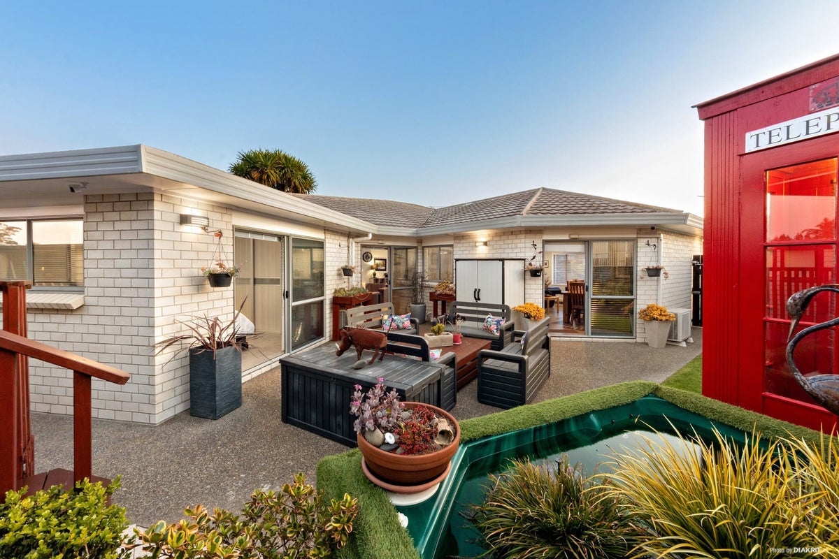 3 Splendour Close, Henderson, Auckland - Carousel 2