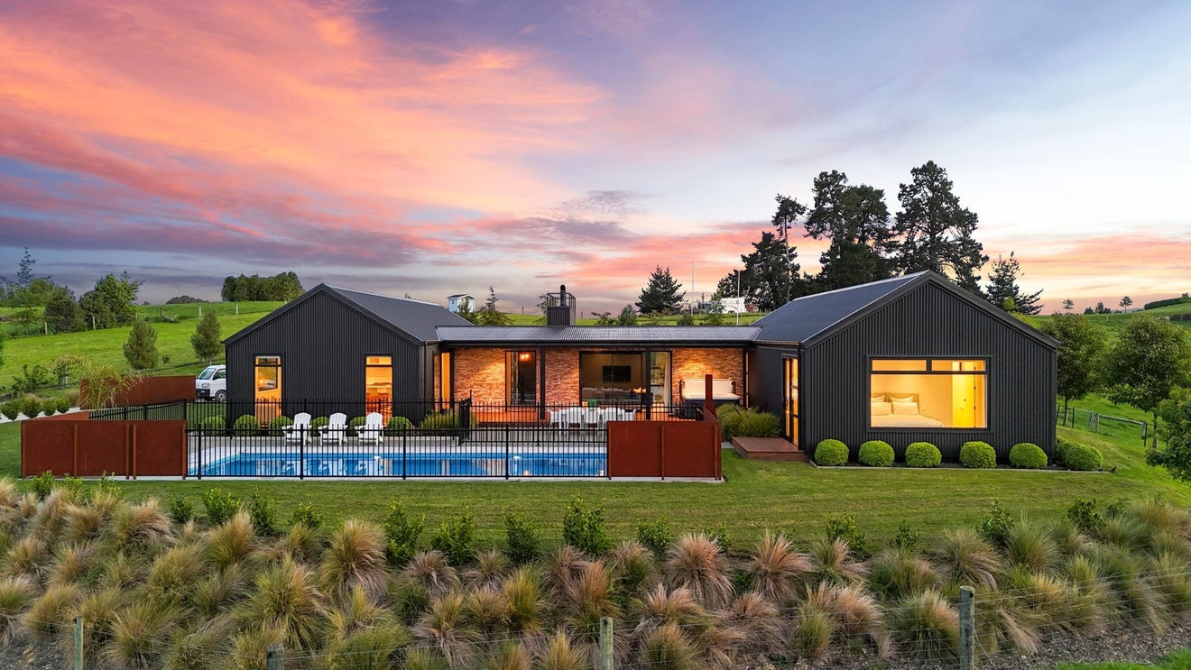 11 Shirtcliff Lane, Redwood Valley - Carousel 2