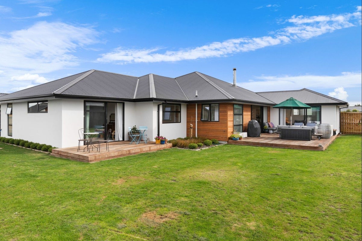 17 Suffolk Drive, Kirwee, Kirwee - Carousel 2