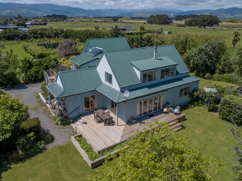 21 Atkinson Avenue, Otaki Beach, Otaki - Carousel 1