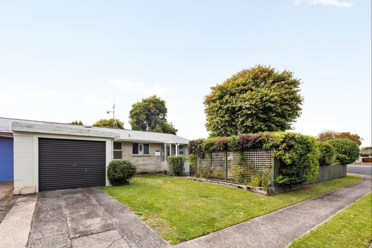 105 Burns Street, Leamington, Cambridge - Carousel 1