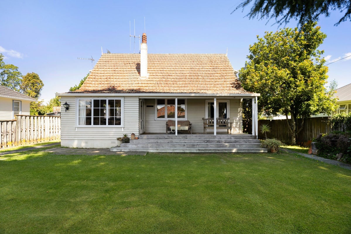 74 Alfred Street, Fairfield, Hamilton - Carousel 1