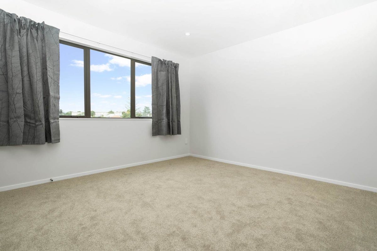 2/56 Ernie Pinches Street, Mount Roskill, Auckland - Carousel 12