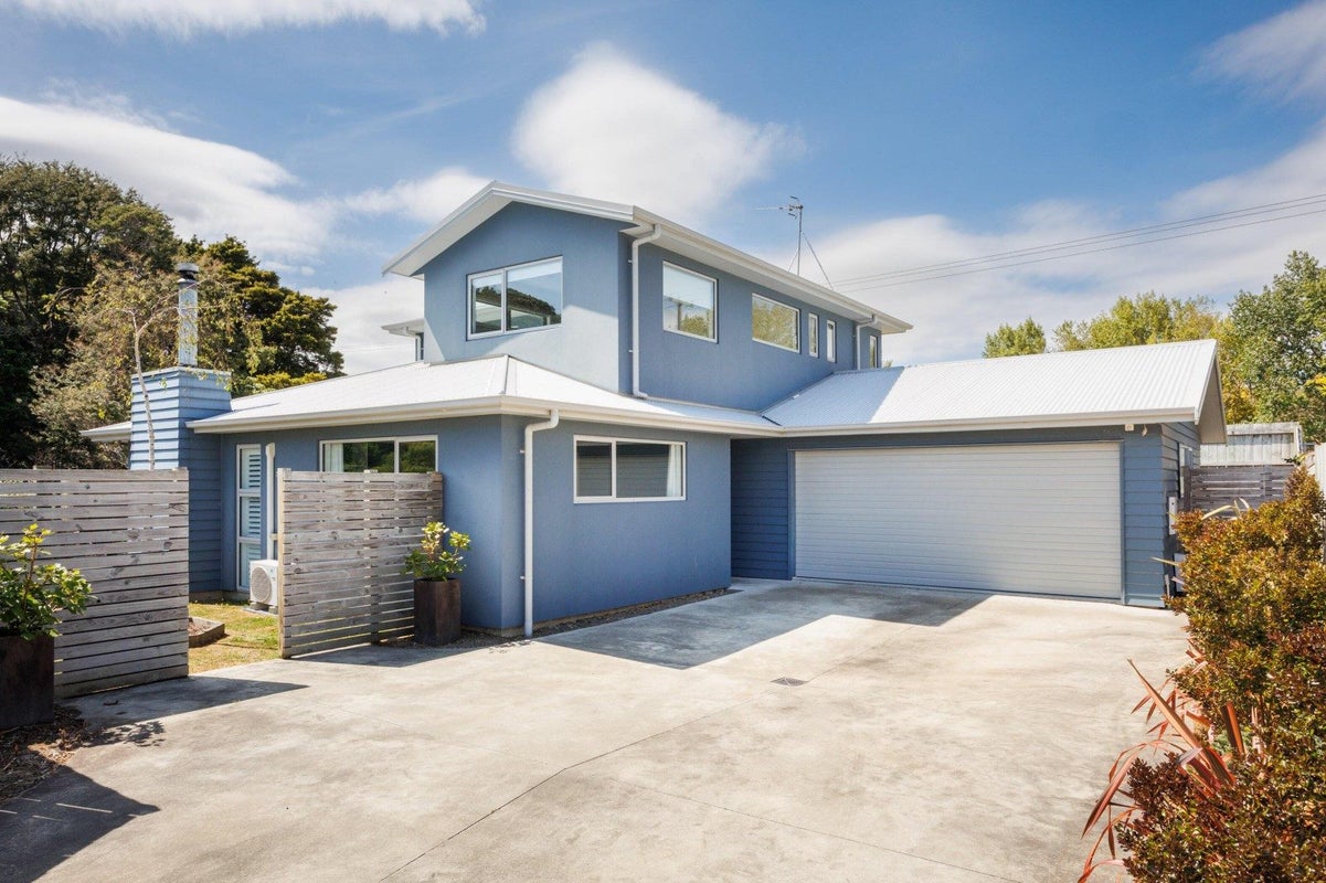 7 Tower Place, Fitzherbert, Palmerston North - Carousel 1