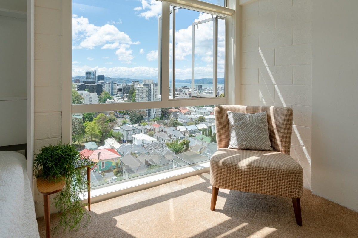 4A/20 Maarama Crescent, Aro Valley, Wellington - Carousel 2