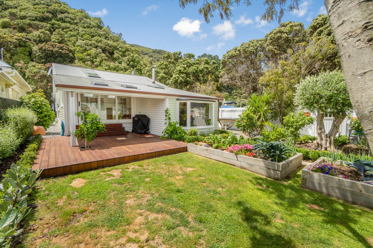 242 Muritai Road, Eastbourne, Lower Hutt - Carousel 1