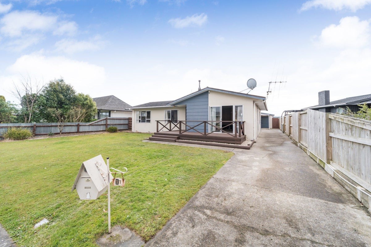 11 Paradise Place, Milson, Palmerston North - Carousel 1