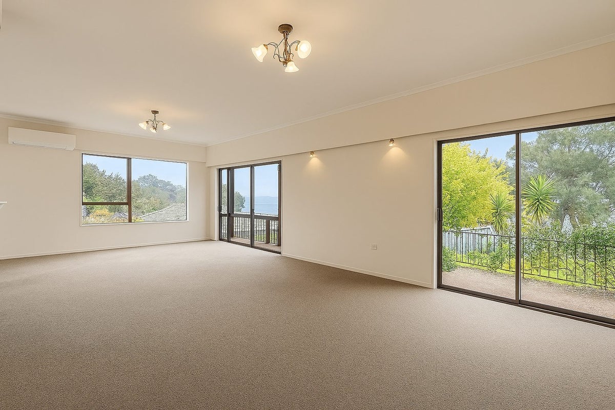 4 Simon Ellice Drive, Bayview, Auckland - Carousel 2