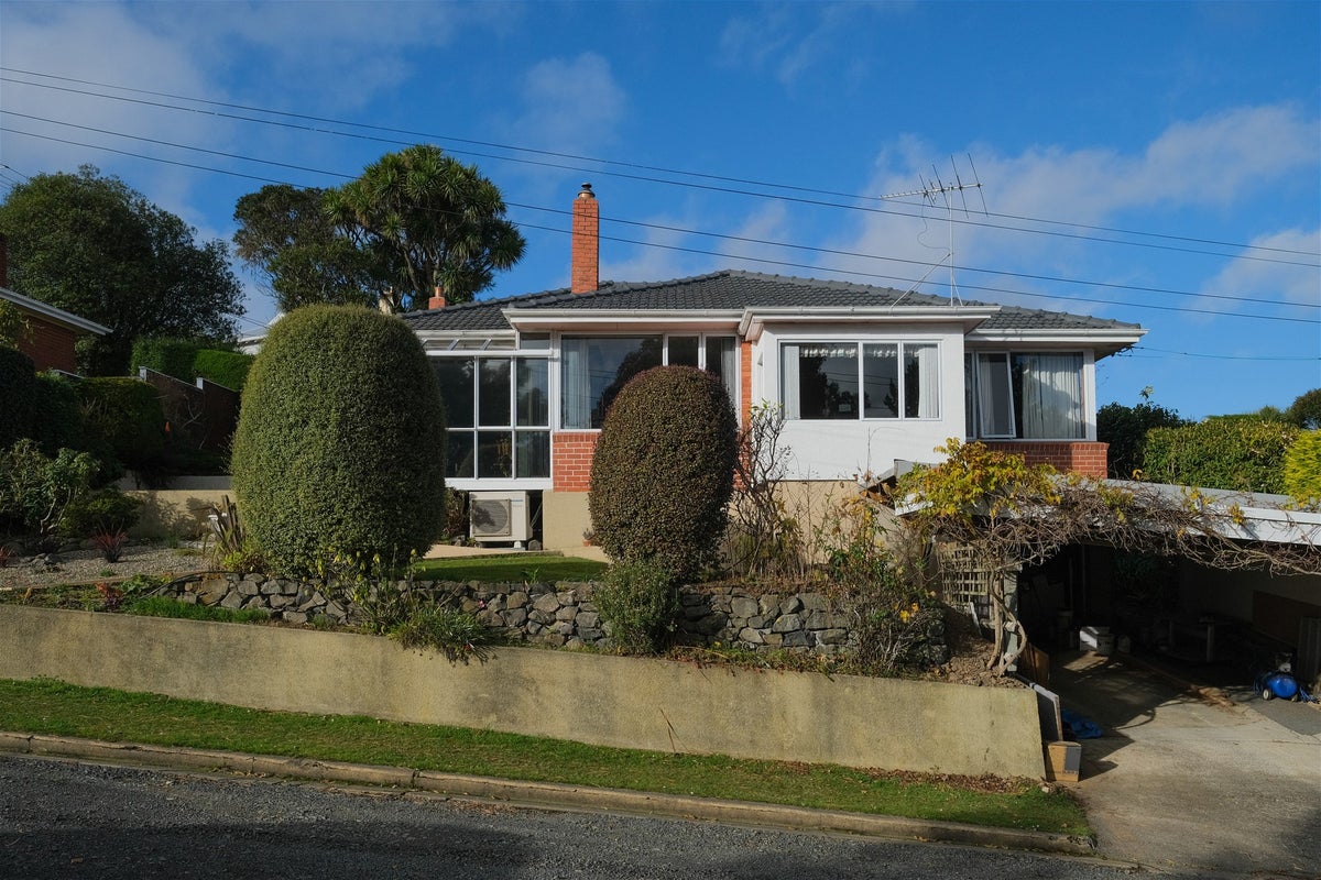 28 Northview Crescent, Belleknowes, Dunedin - Carousel 1