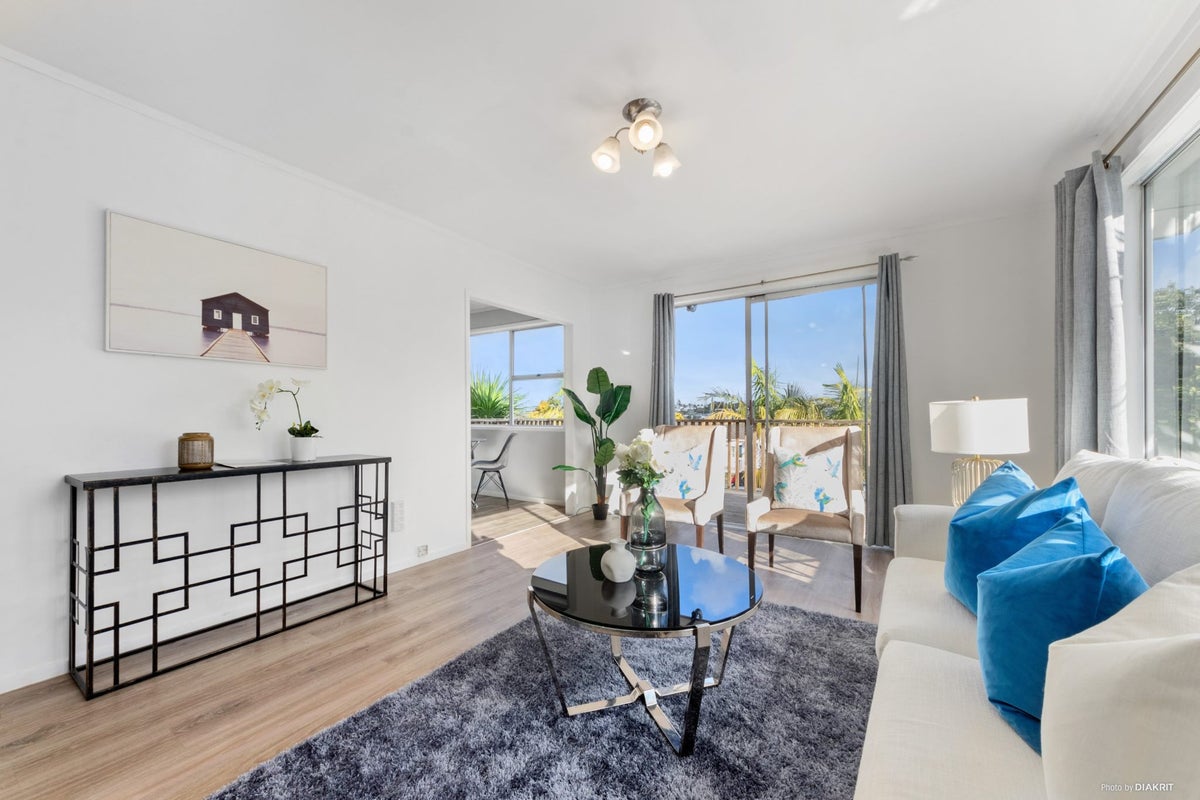 21 Helleur Road, Massey, Auckland - Carousel 2