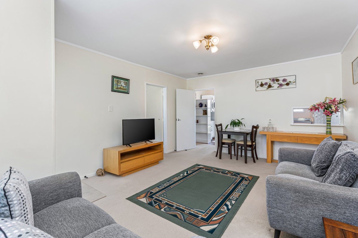 2/62 Vera Road, Te Atatu South, Auckland - Carousel 2