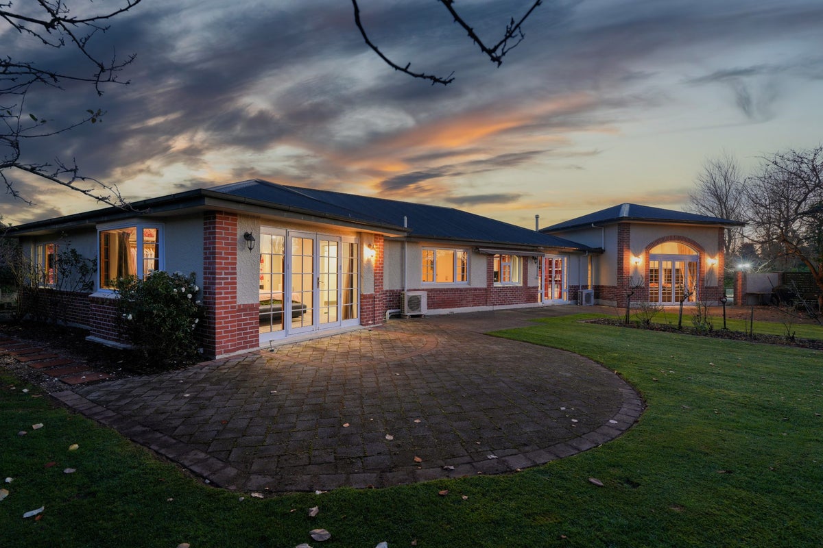 198 Fairweather Road, Mill Road - Carousel 2