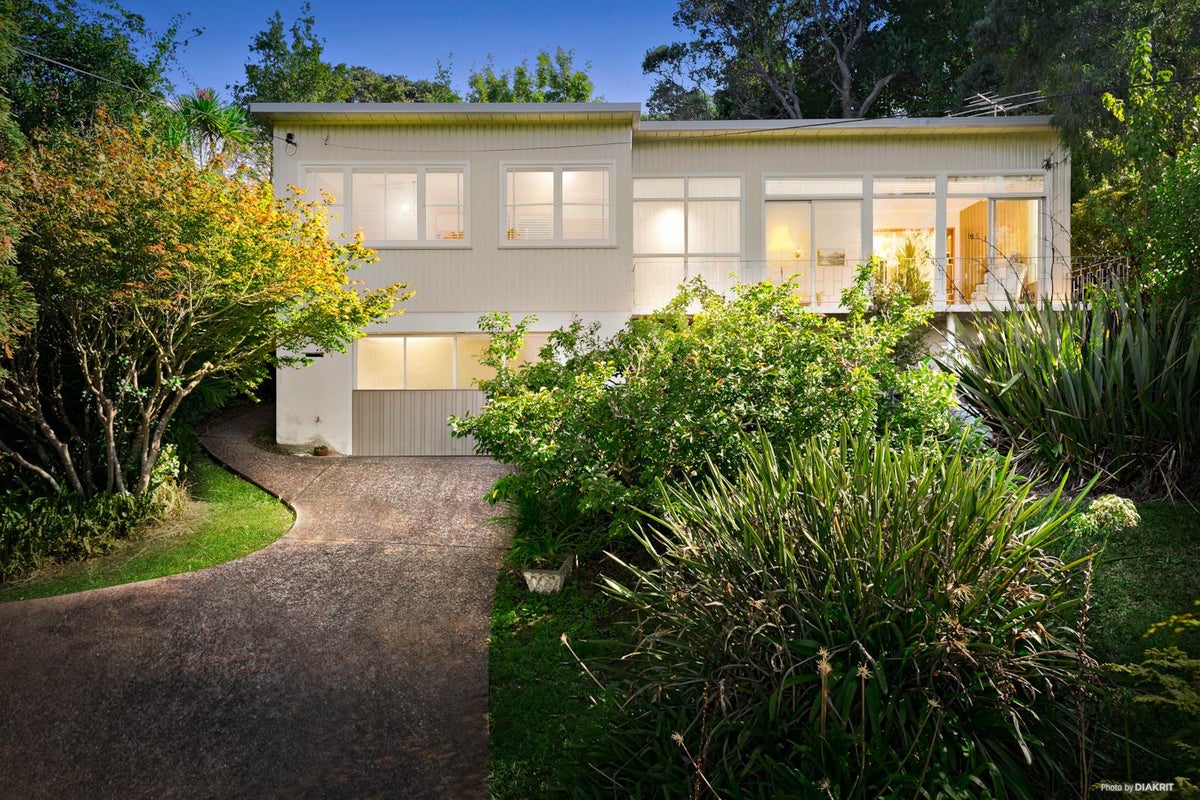 549 Beach Road, Murrays Bay, Auckland - Carousel 1