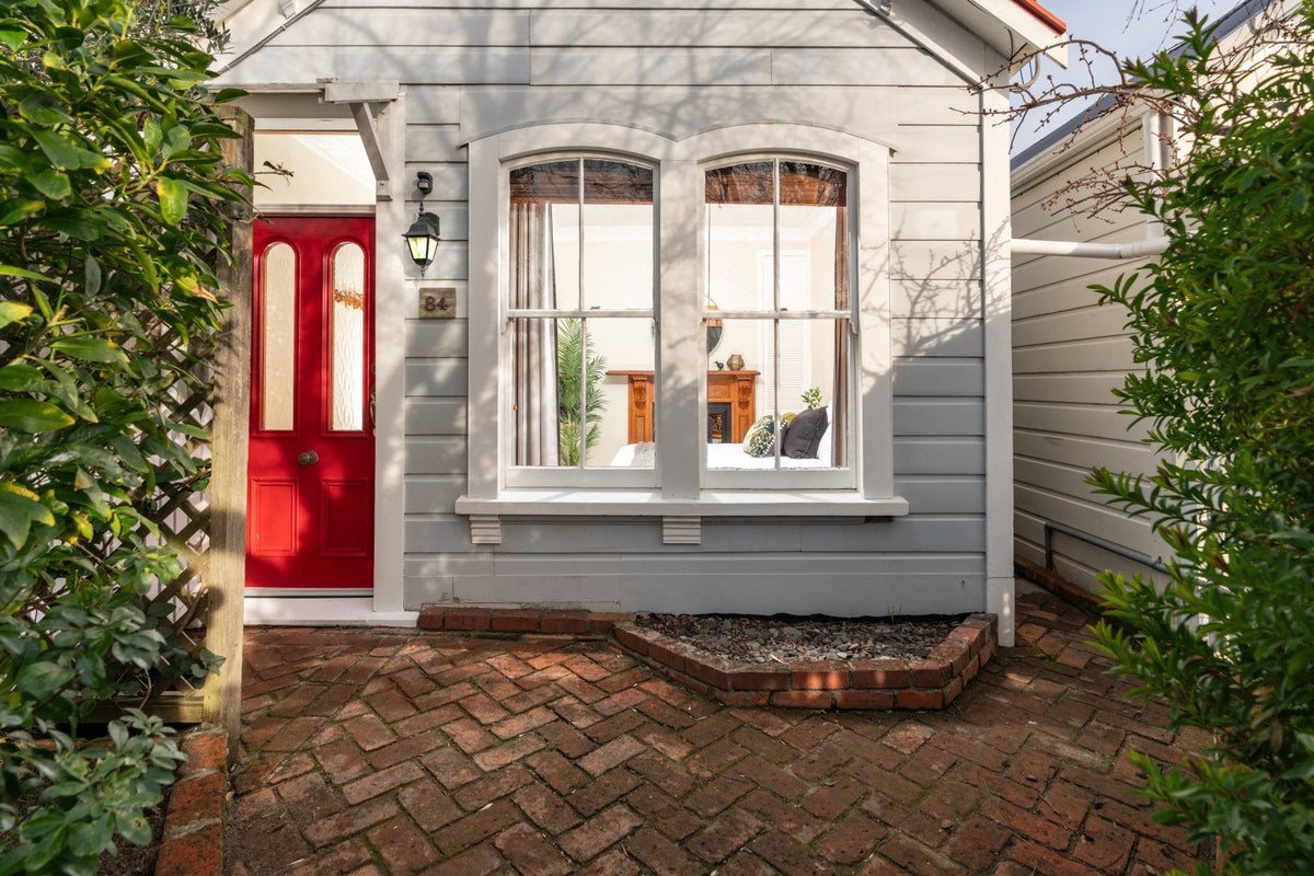 84 Wilson Street, Newtown, Wellington - Carousel 1