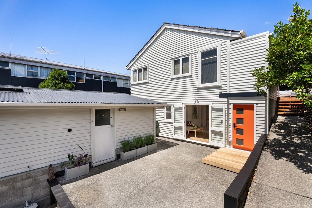 5 Don Croot Street, Morningside, Auckland - Carousel 2