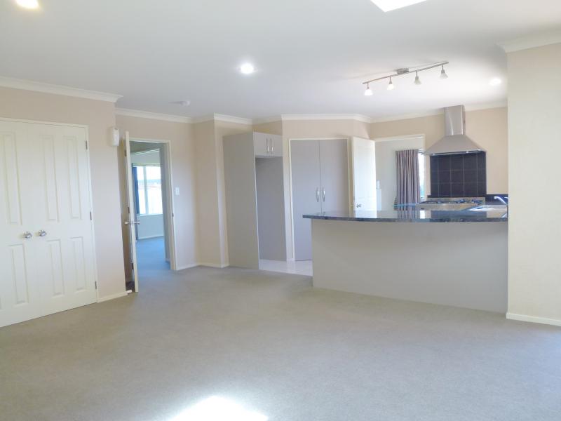 17 Ron Place, Fitzherbert, Palmerston North - Carousel 17