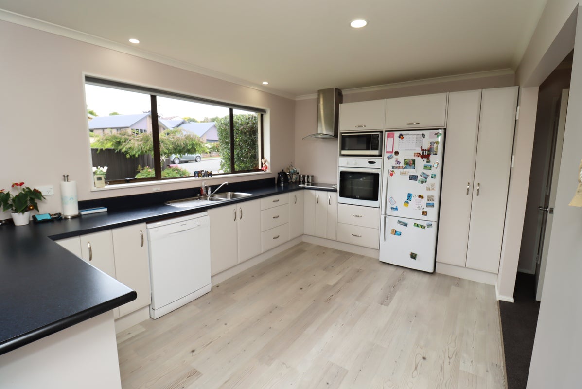 40 Leven Street, South Hill, Oamaru - Carousel 2