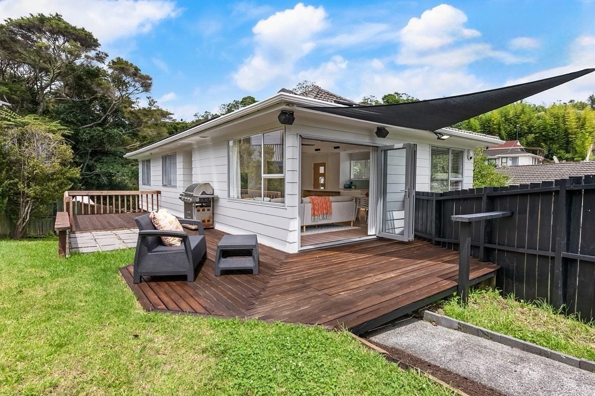 50 Powrie Street, Glenfield, Auckland - Carousel 1