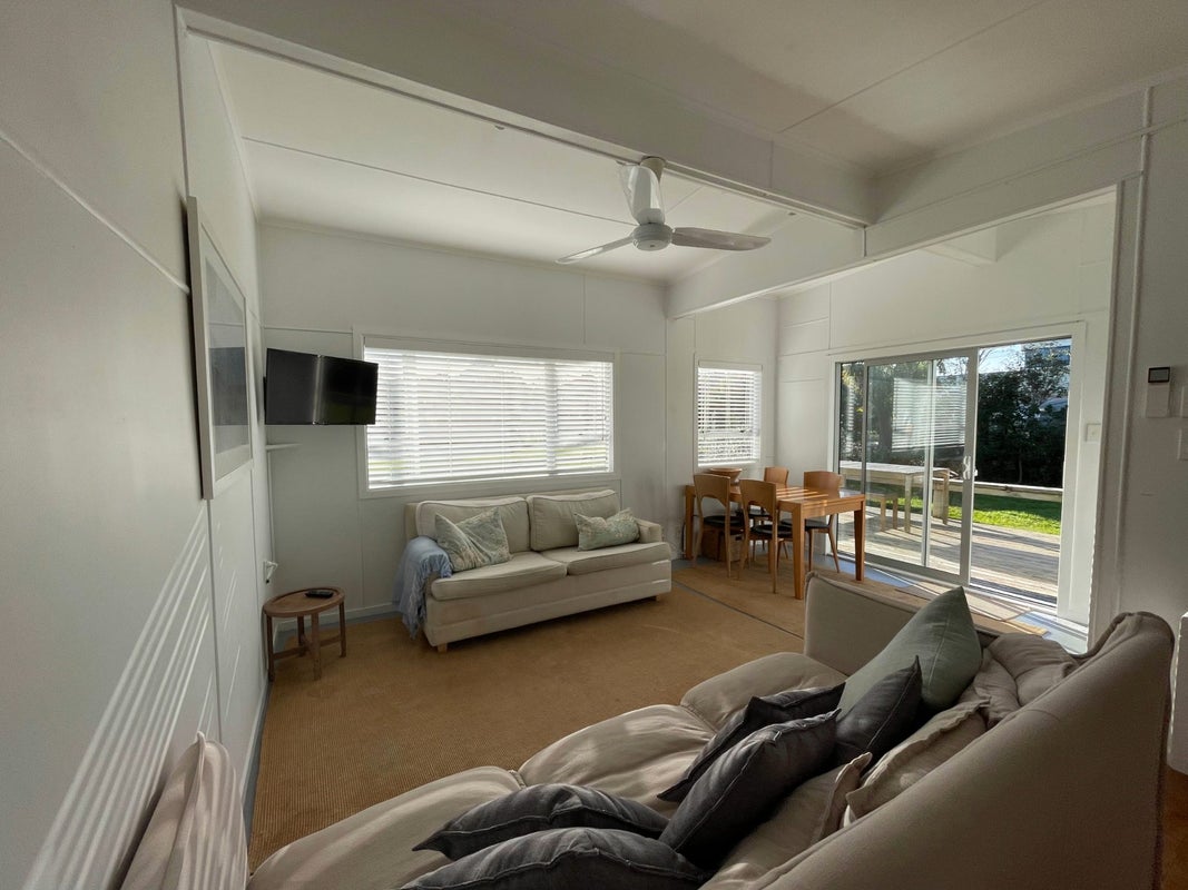 30 Tui Street, Oneroa, Waiheke Island - Carousel 2