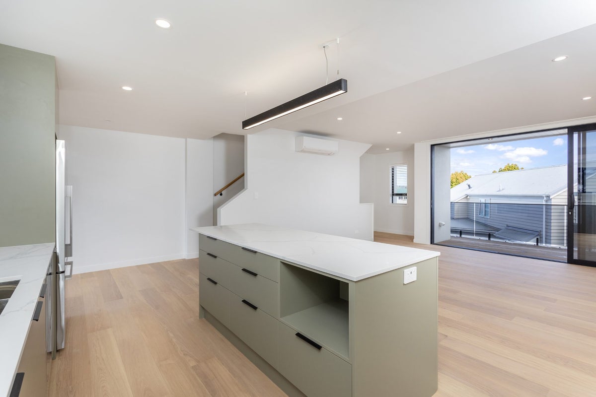 9 Manatu Street, Mount Eden, Auckland - Carousel 2