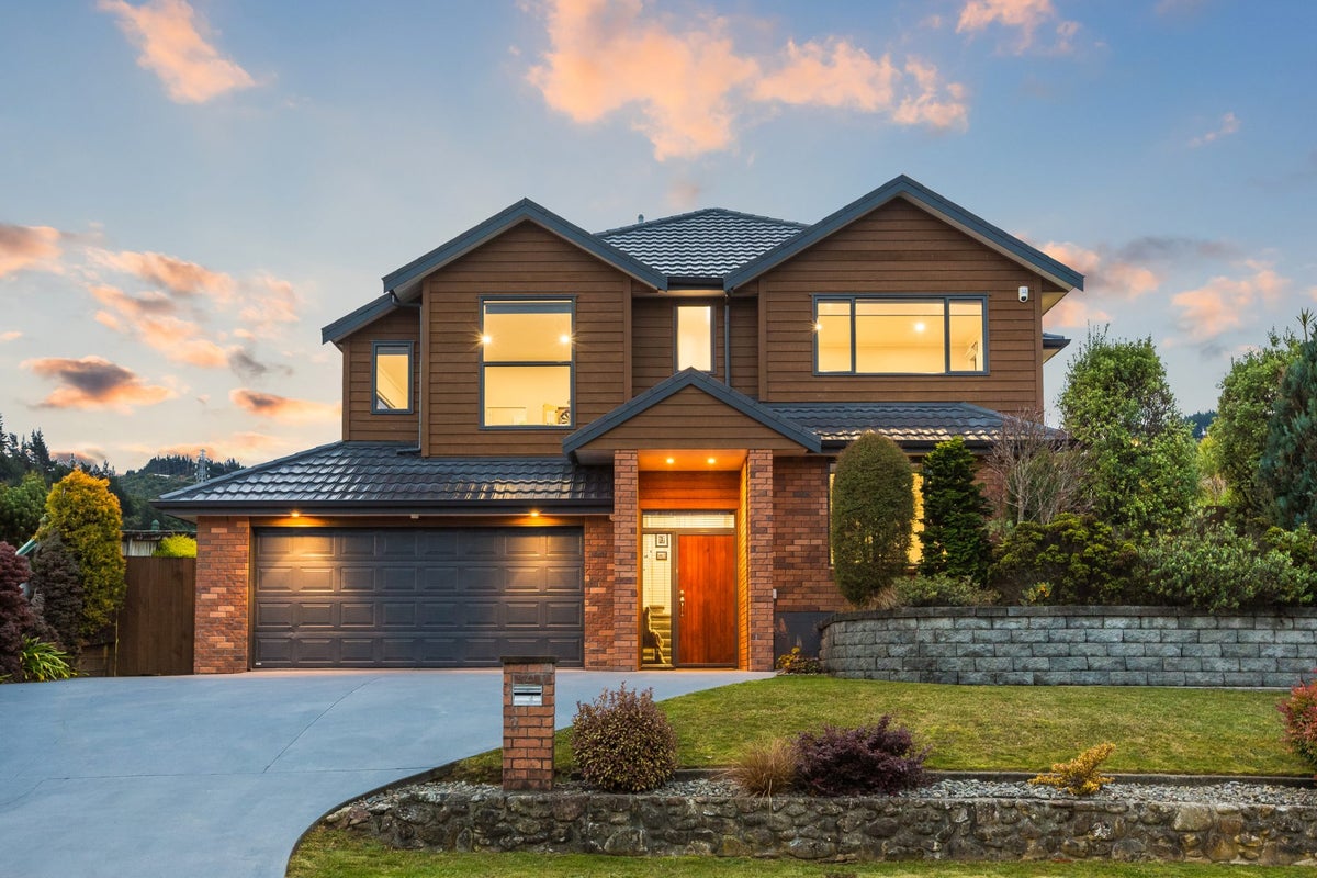 14 Betty Watt Grove, Riverstone Terraces, Upper Hutt - Carousel 1