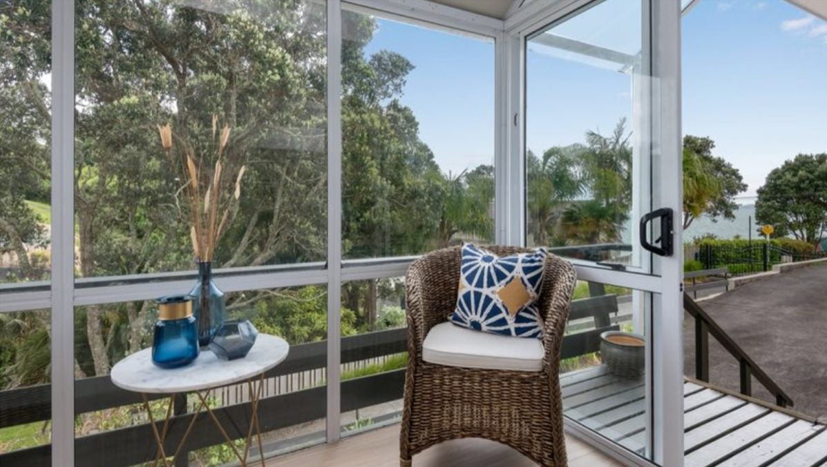 2/200 Mellons Bay Road, Mellons Bay, Auckland - Carousel 2