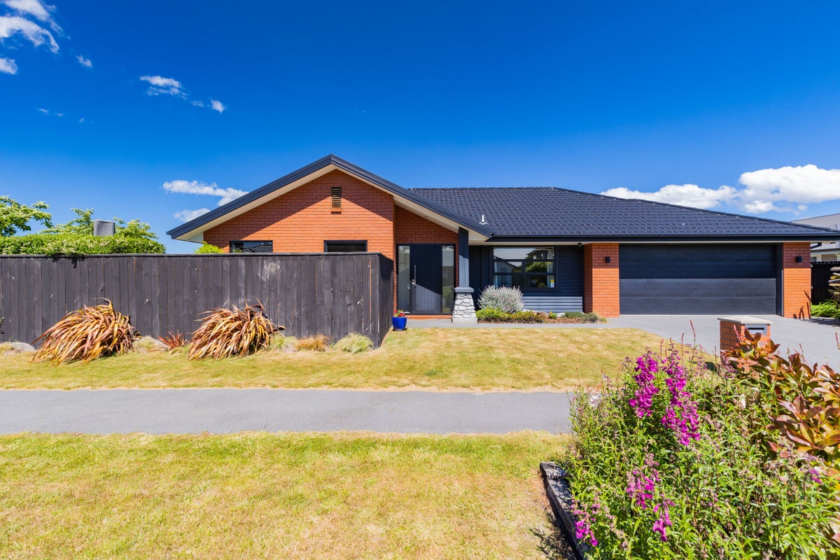 26 Euphrasie Drive, Aidanfield, Christchurch - Carousel 1