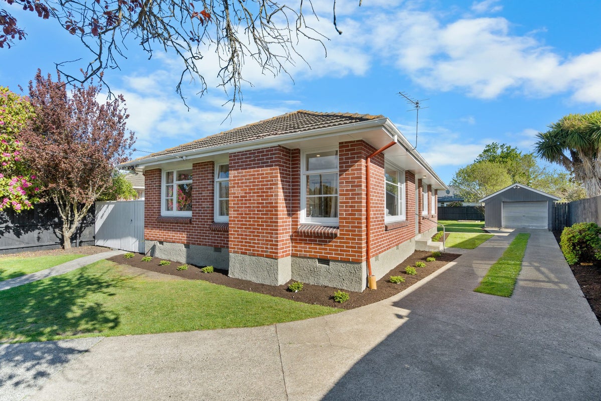 18 Appleby Crescent, Burnside, Christchurch - Carousel 1