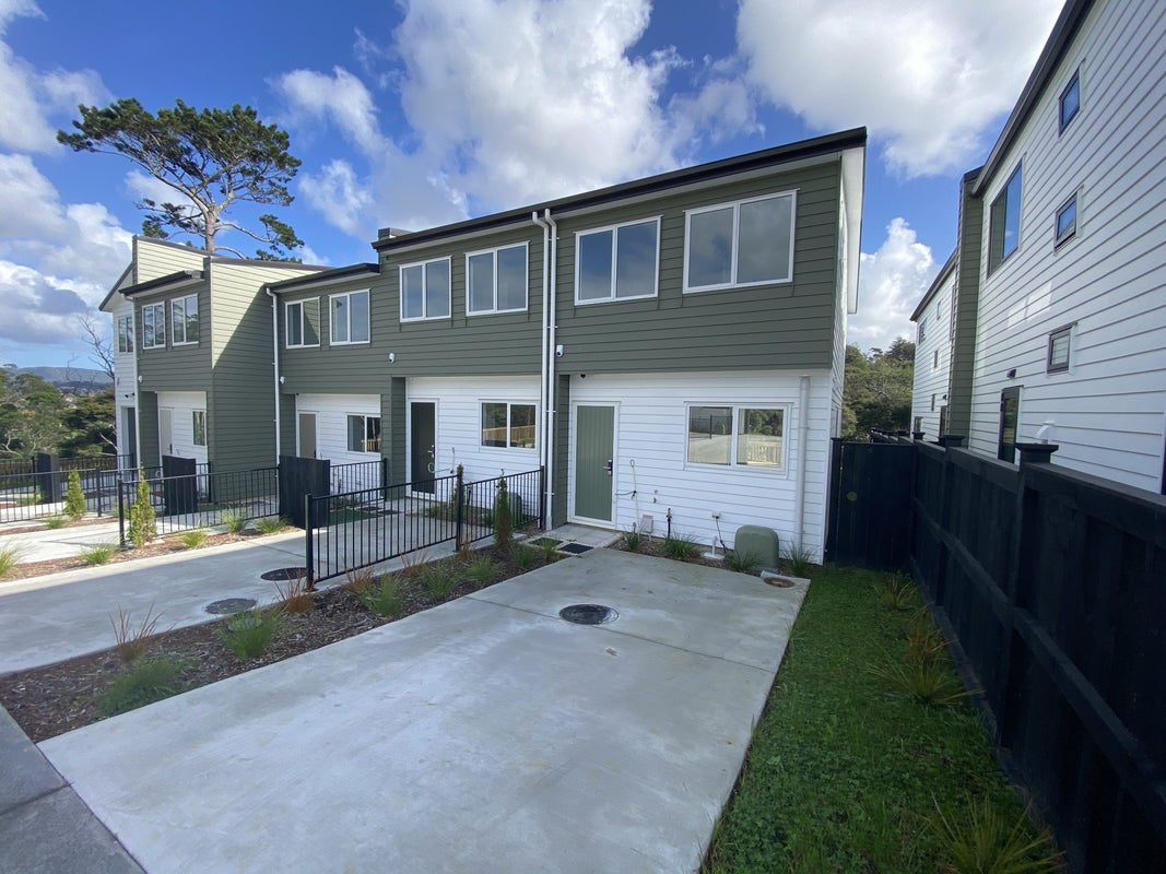 35 Kaimai Avenue, Massey, Auckland - Carousel 1