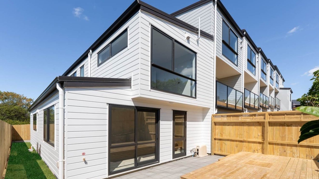 7/11 Kayle Glen, West Harbour, Auckland - Carousel 1