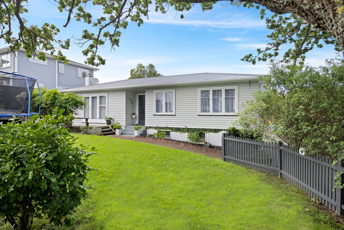 1/8 Gibraltar Street, Howick, Auckland - Carousel 1