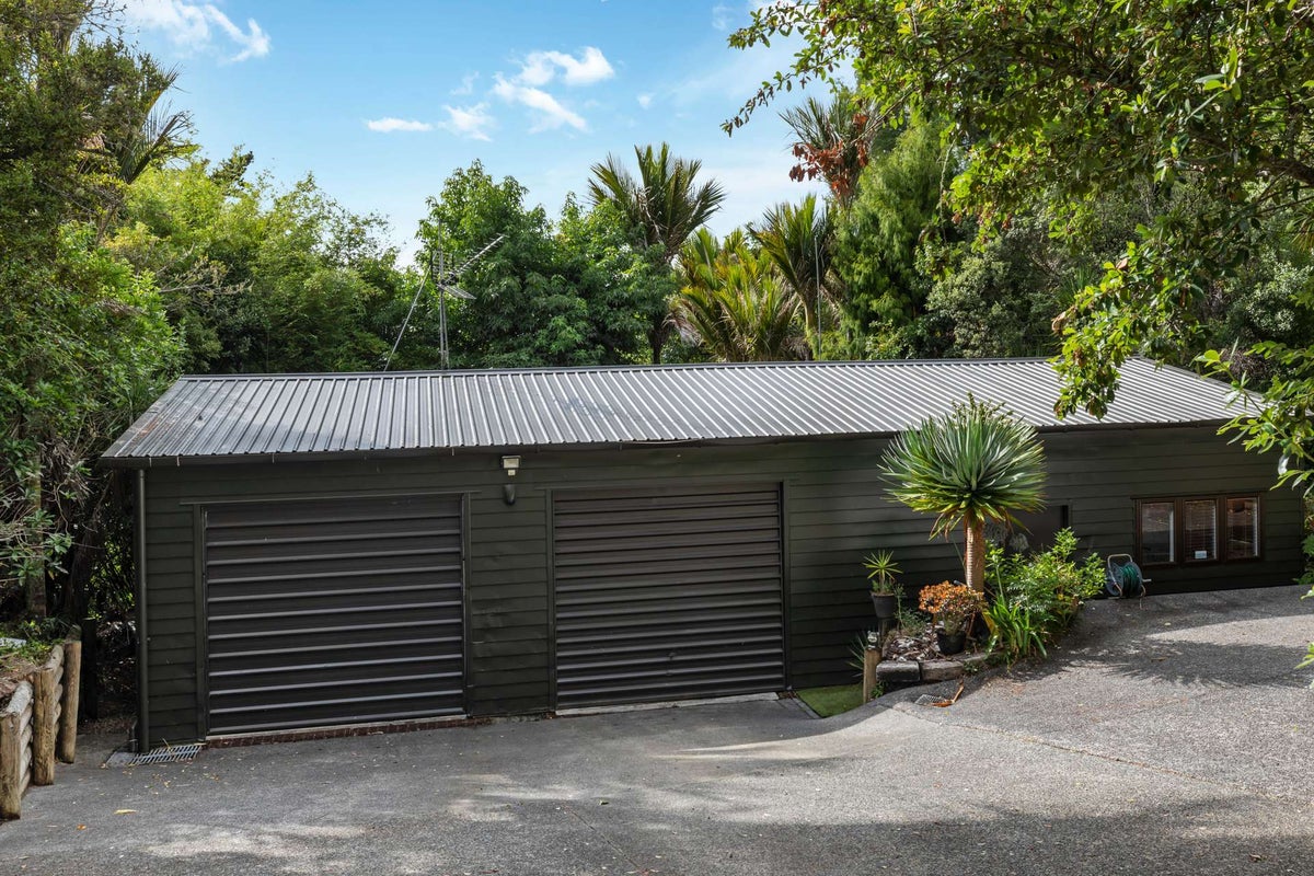 34 Kauri Point Road, Laingholm, Auckland - Carousel 20