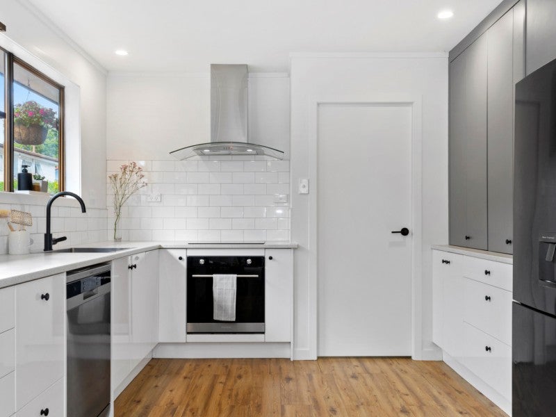 22B Burns Street, Gate Pa, Tauranga - Carousel 2